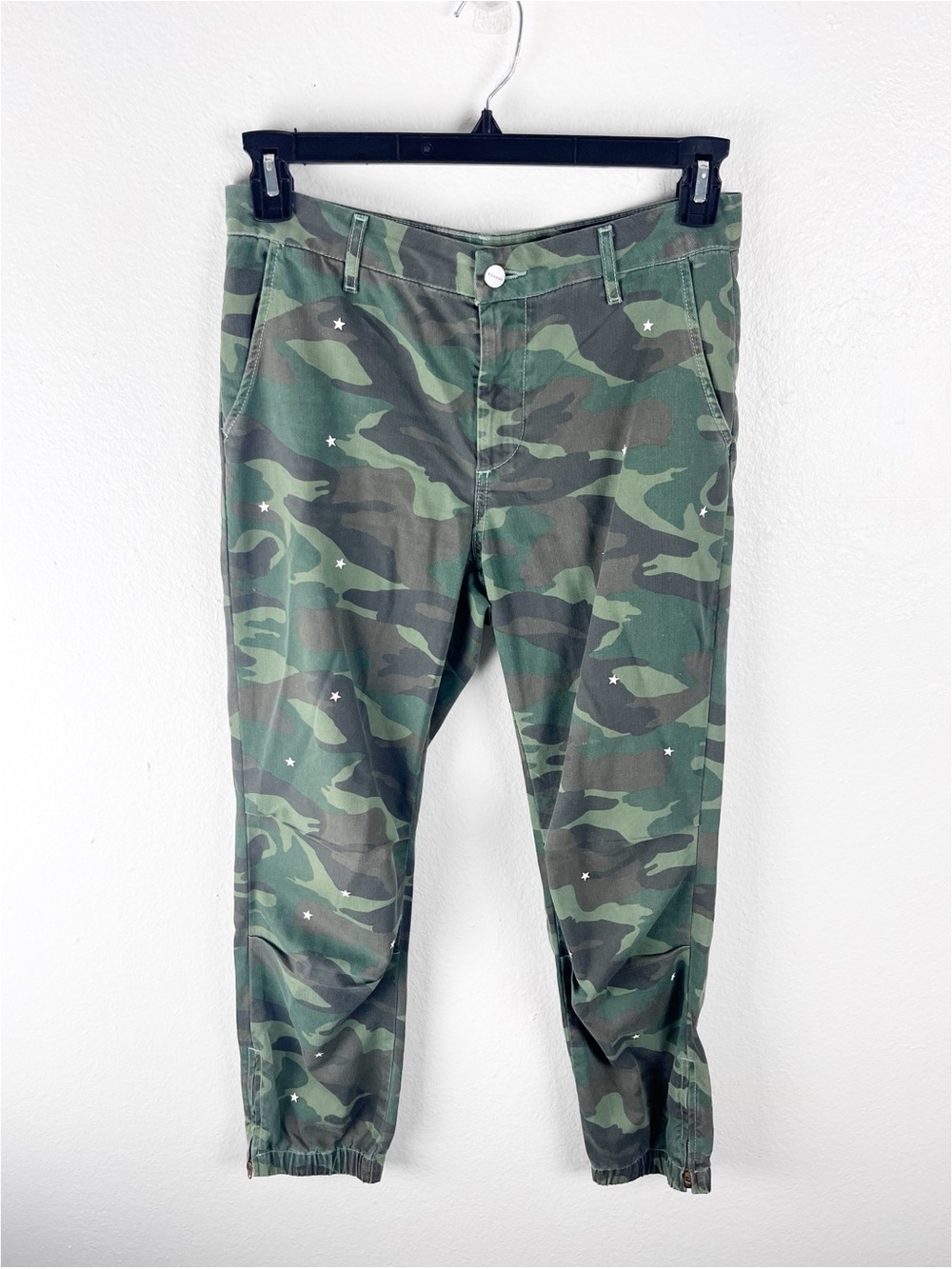 SUNDRY No. 95 Green Camo Stars Joggers Size 27 Casual Glamping Boho Hunting